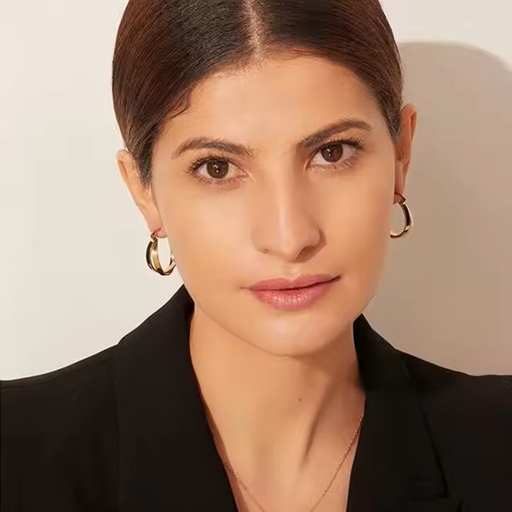 Double_Layered_Hoop_Earrings with Model